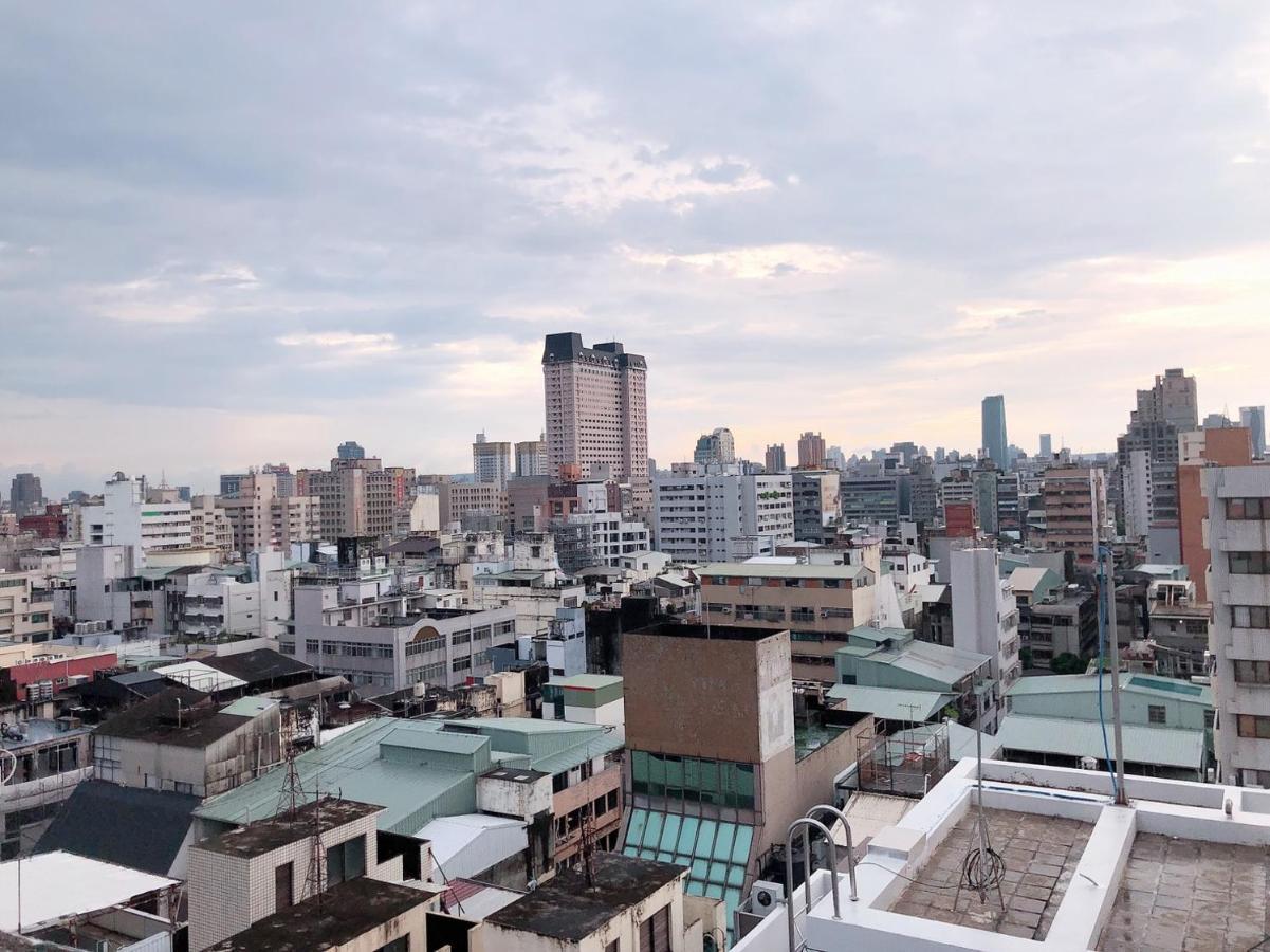 City Center Hotel Taichung Esterno foto