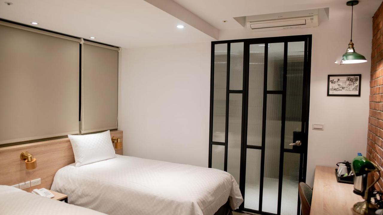 City Center Hotel Taichung Esterno foto